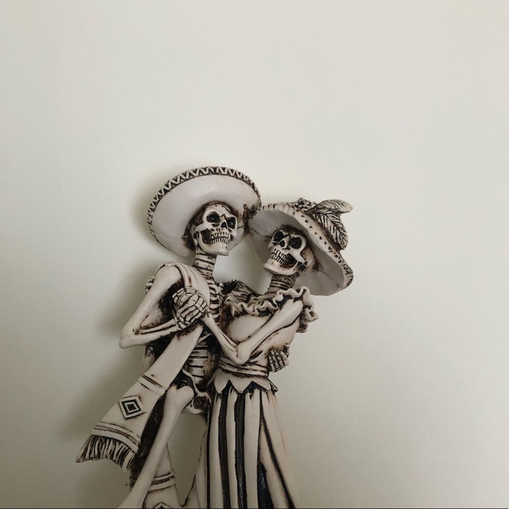 Day of the dead skull statue